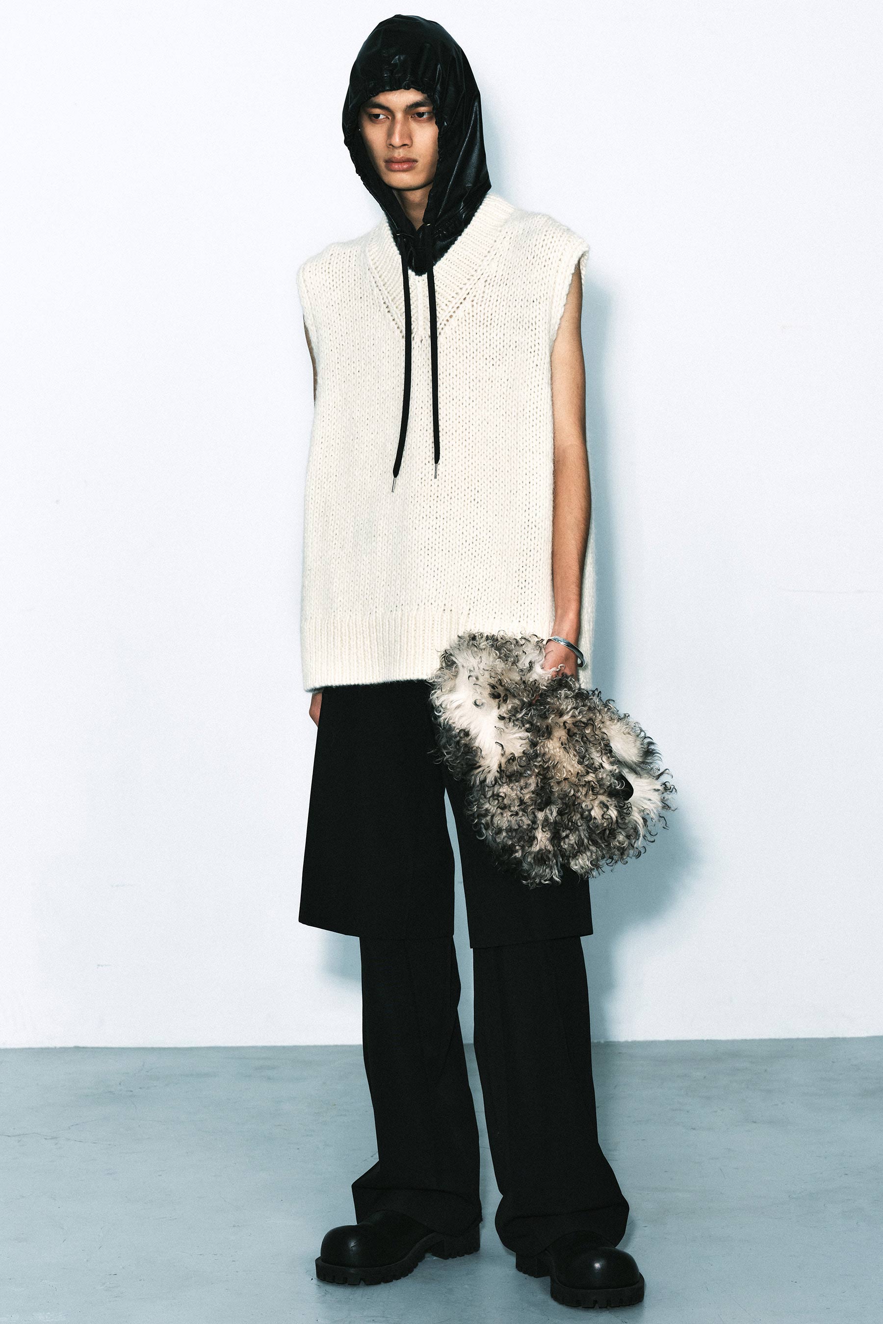 White Wool Oversized Chunky Knitted Vest