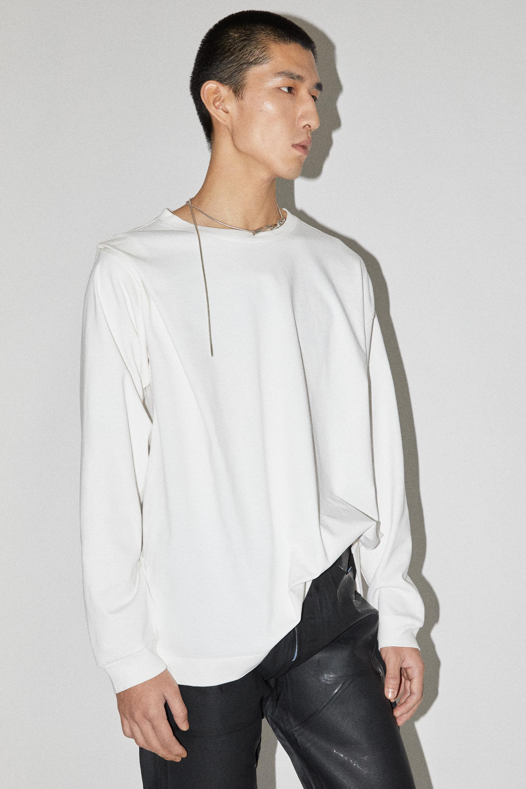 White Square Long Sleeves T-shirt With Adjustable Shoulder Line