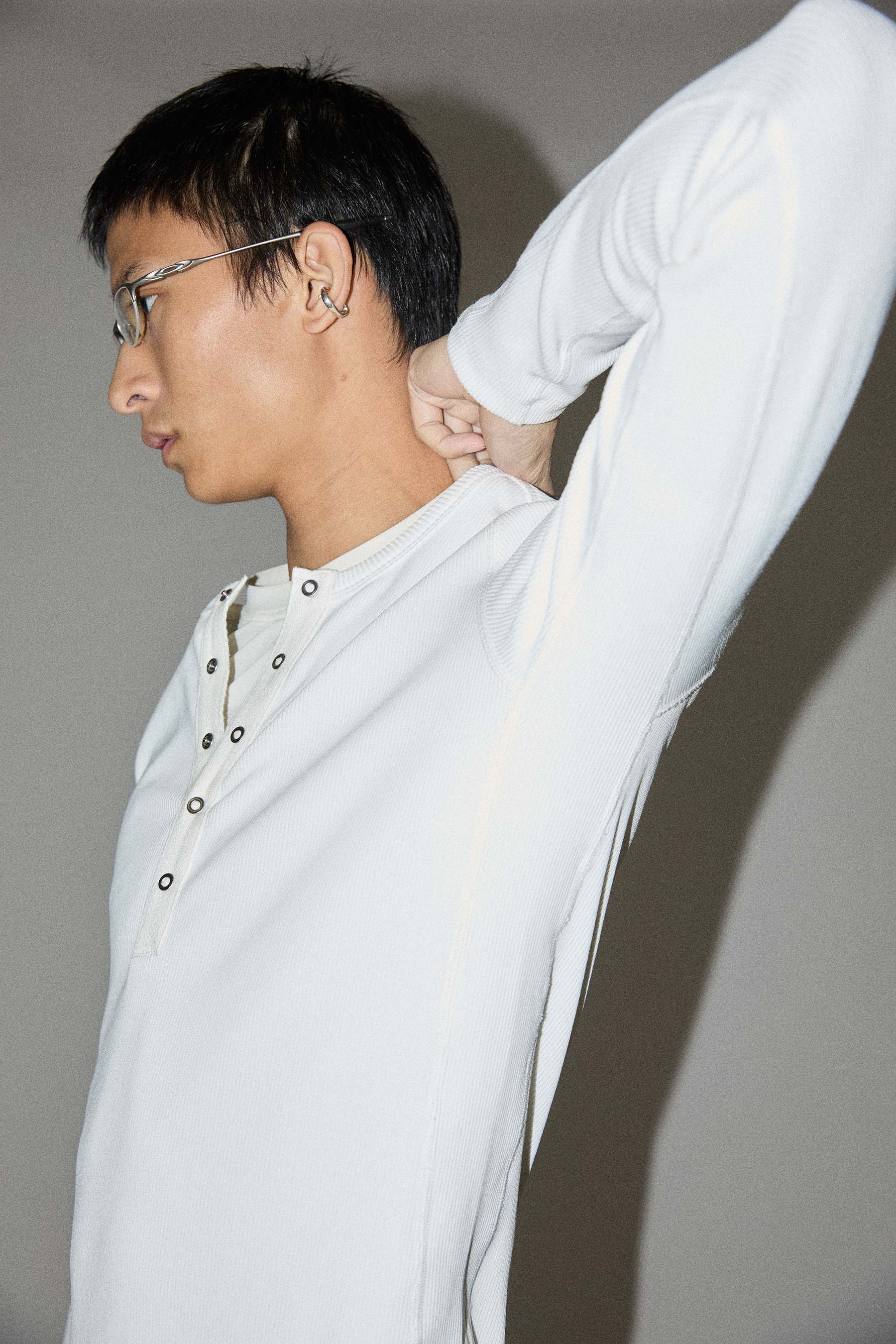 White Second Skin Hanley Neck Buttoned T-shirt