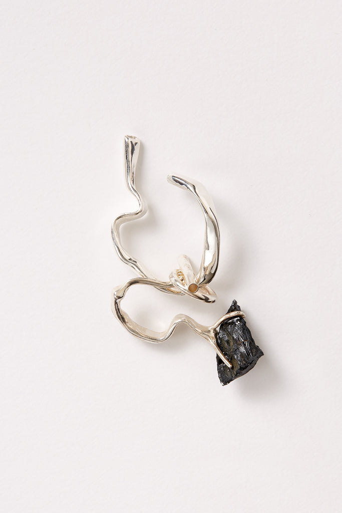 Black Ilvaite Irregular Extanded Padant Ear Cuff