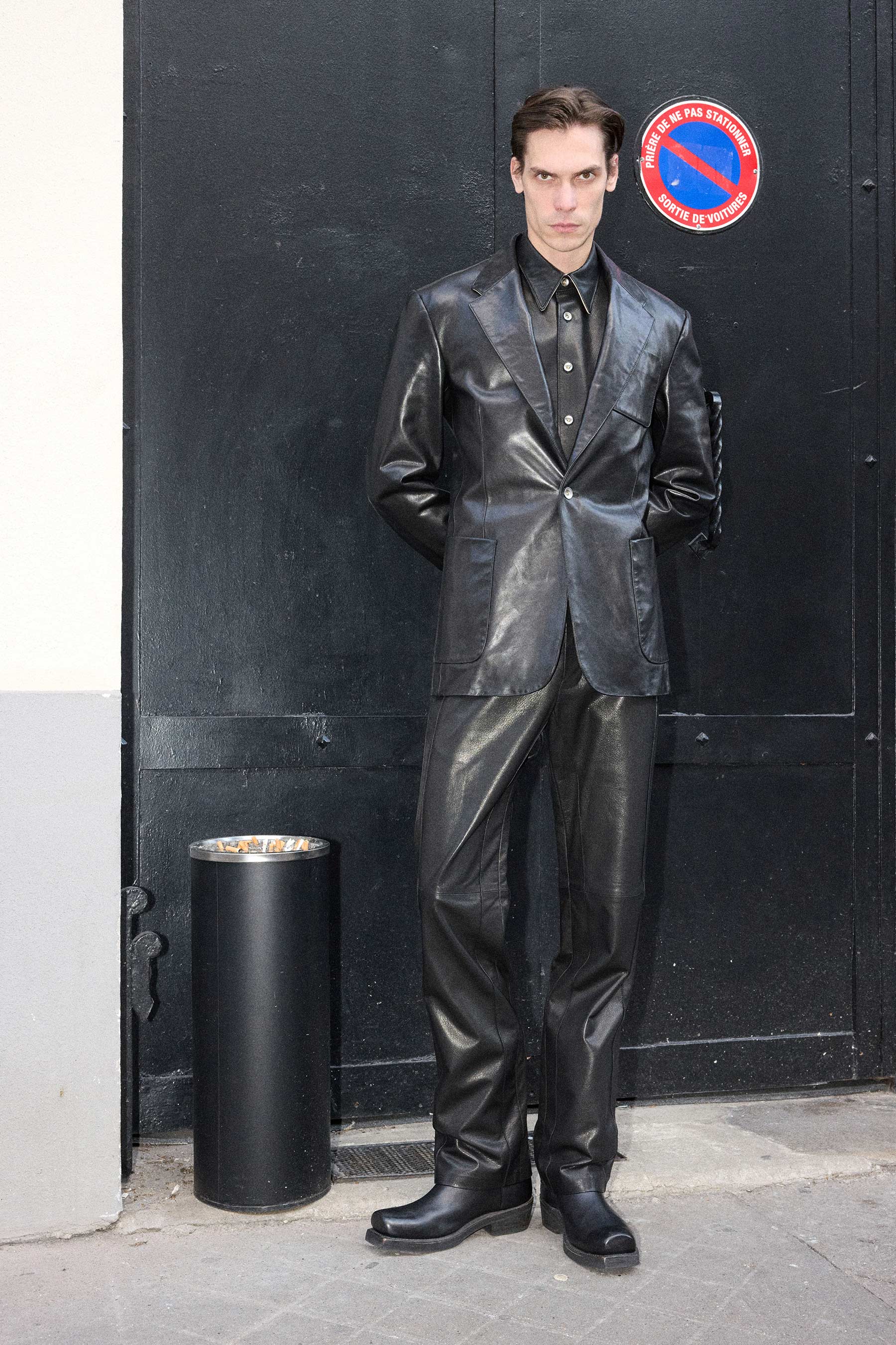 Black Wide Shoulder Calf Leather Blazer