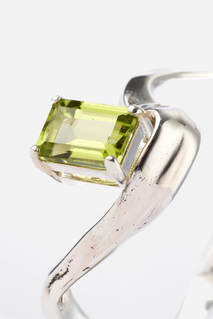 Hammer-crafted Square Tube Ring with Green Peridot