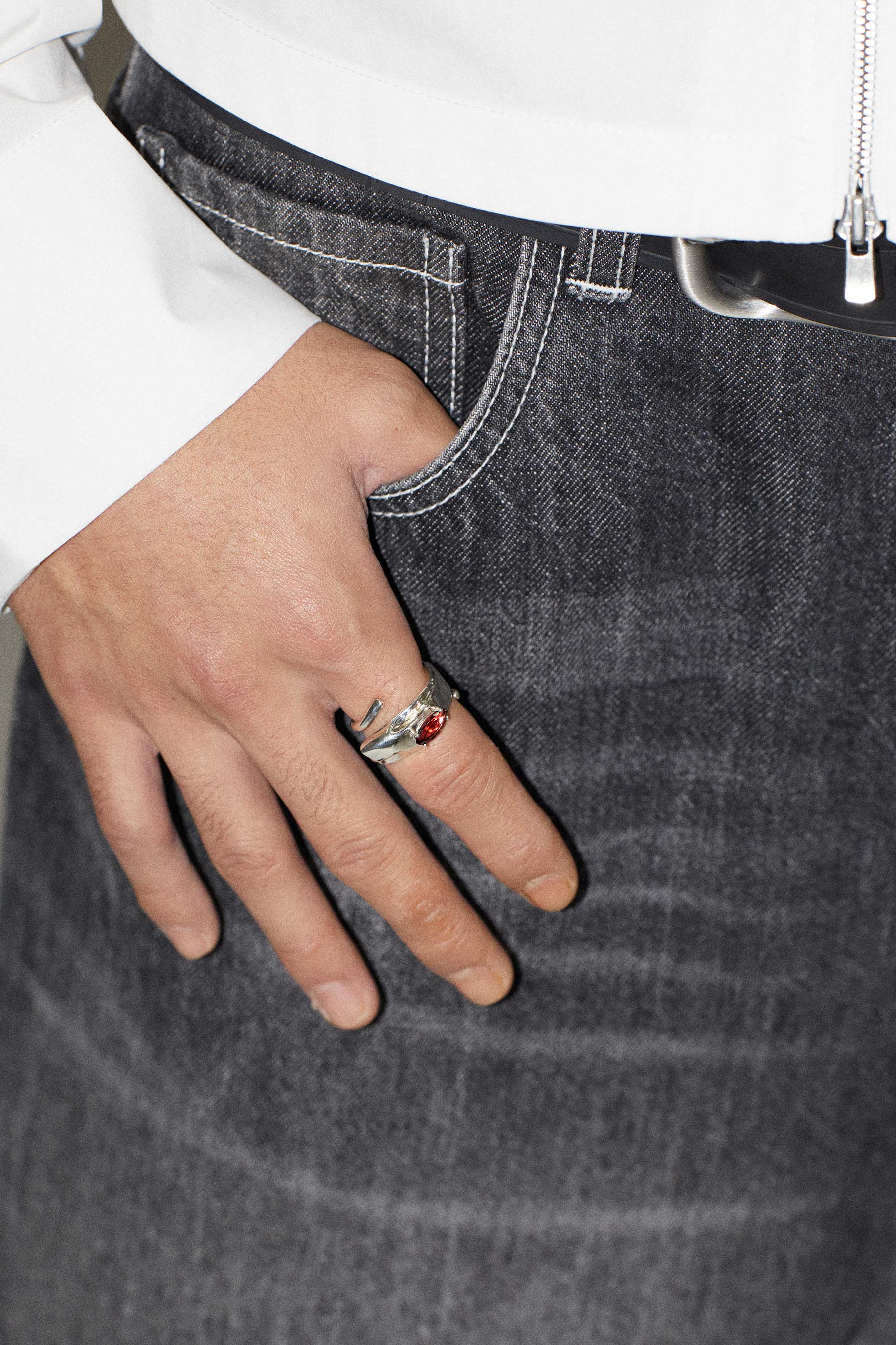 Spiral Silver Shirt Ring 001 with Red Garnet