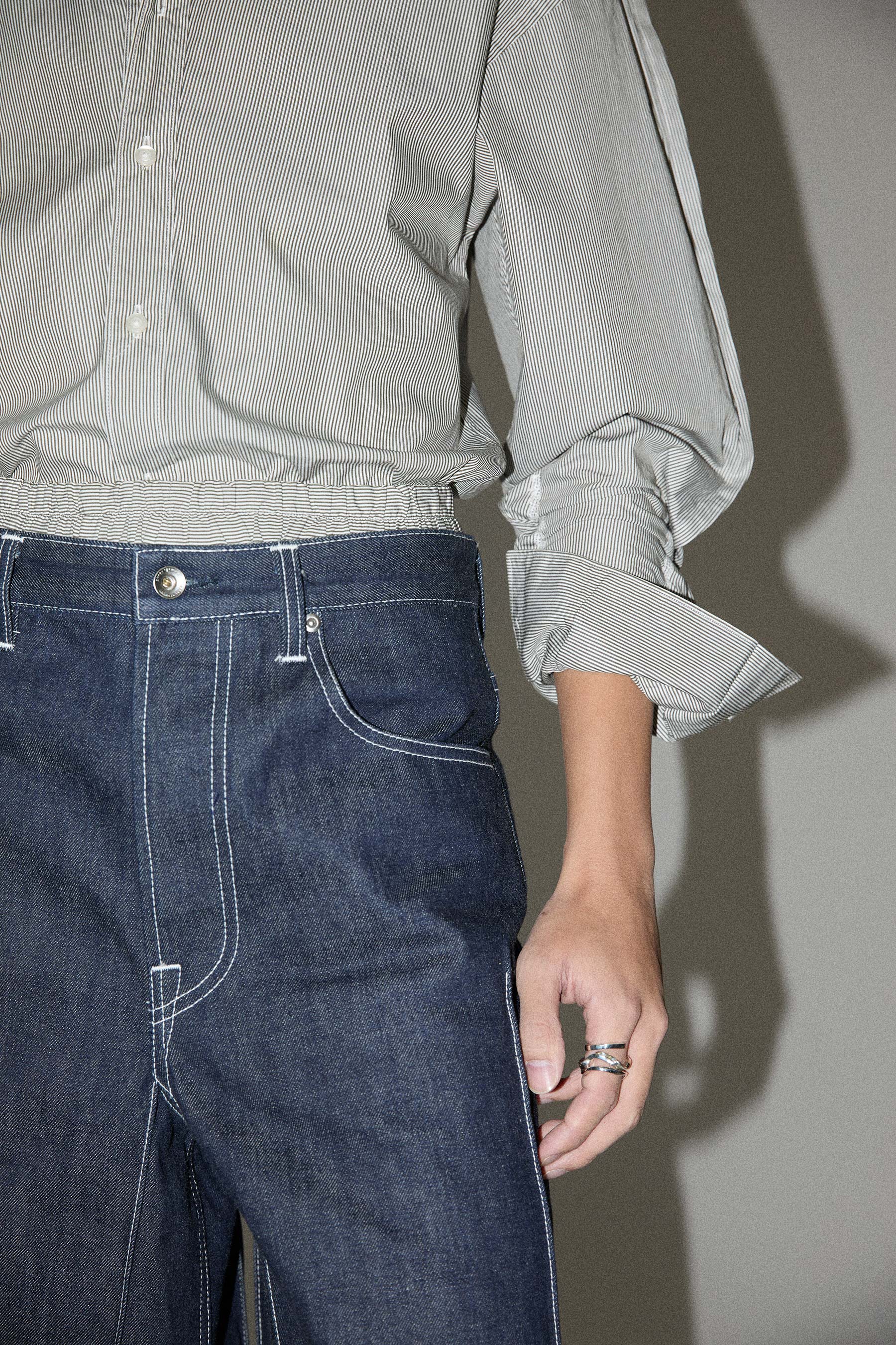 Black Stripe Trapezium XY-plane Sleeves-holder Shirt