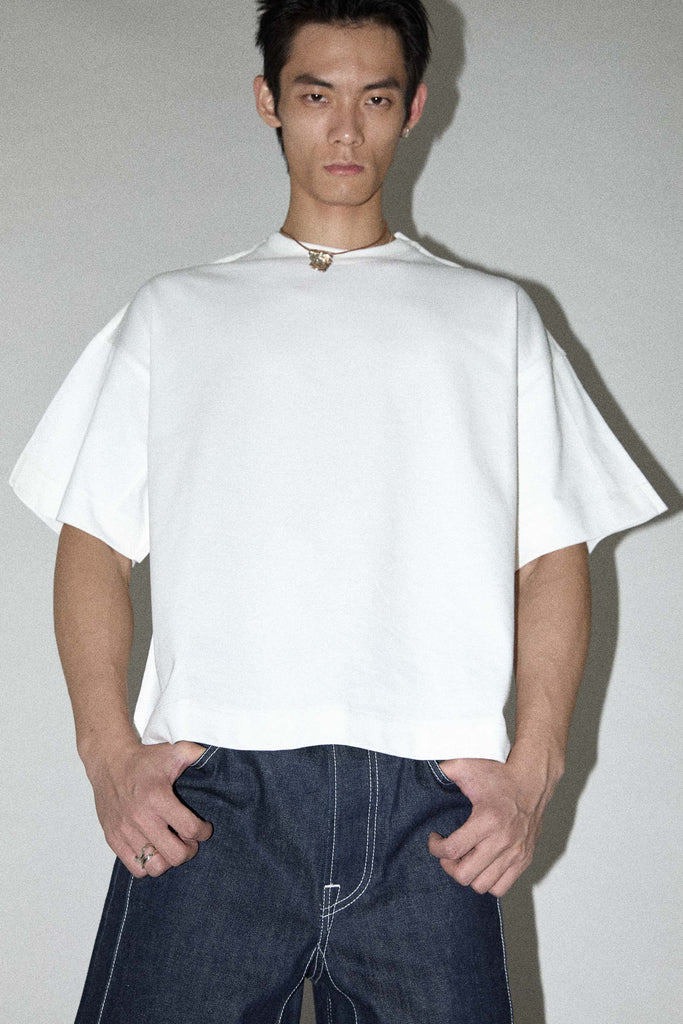 White Square XY-plane Sleeves-holder T-shirt