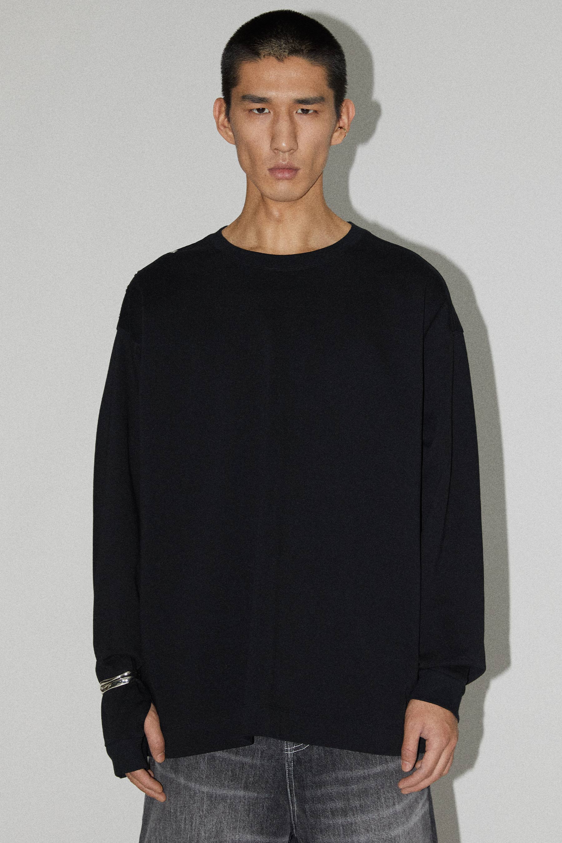 Black Square Long Sleeves T-shirt With Adjustable Shoulder Line